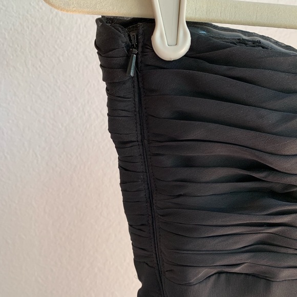 Monique Lhuillier Ruched Bridesmaid Dress … - Picture 5 of 8